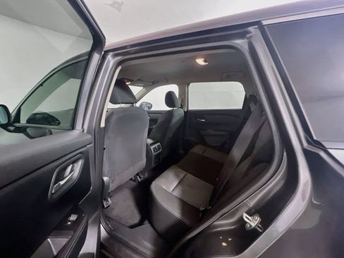 Used 2025 Nissan Rogue SV AWD/4WD image 19