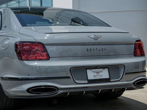 New 2025 Bentley Flying Spur Plug-In Hybrid image 16