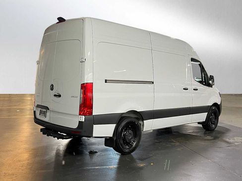 Used 2025 Mercedes-Benz Sprinter 2500 image 3