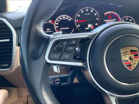 Used 2023 Porsche Cayenne image 23