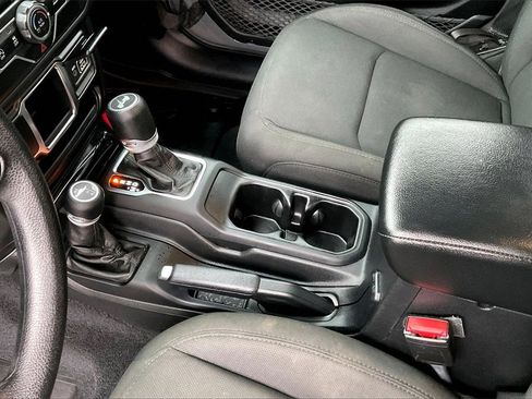 Used 2021 Jeep Wrangler Unlimited Sport image 17