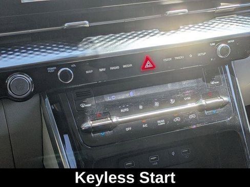 Used 2022 Kia Carnival SX Prestige image 16