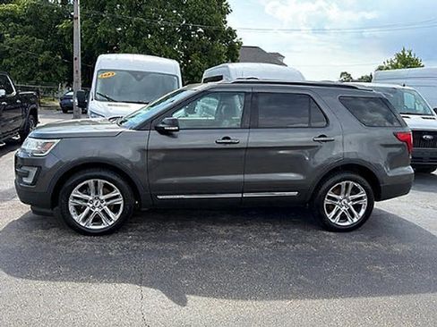 Used 2016 Ford Explorer XLT w/ Equipment Group 202A AWD/4WD image 2