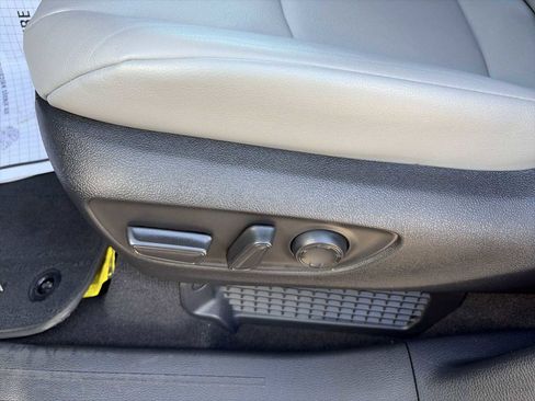 Used 2025 Toyota Sienna XLE image 14