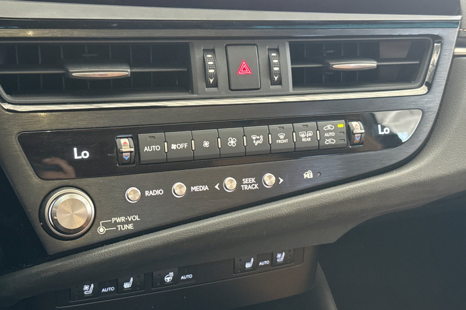 Used 2024 Lexus ES 300h w/ Premium Package FWD image 25