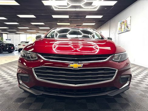 Used 2018 Chevrolet Malibu LT FWD image 3