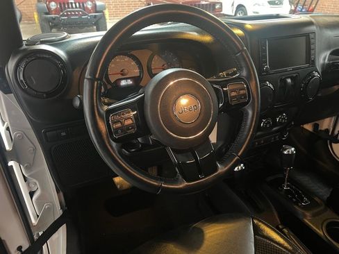 Used 2017 Jeep Wrangler Sahara image 21