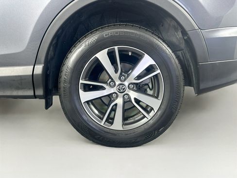 Used 2018 Toyota RAV4 XLE AWD/4WD image 11