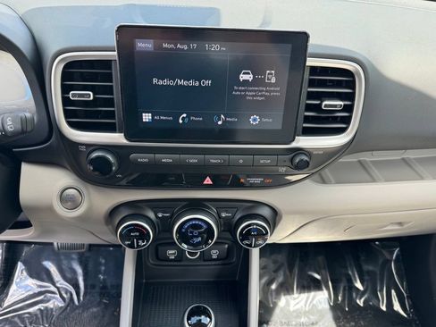 Used 2025 Hyundai Venue SEL FWD image 15