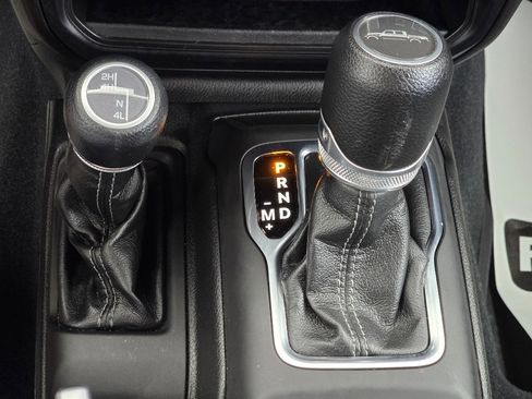 Used 2024 Jeep Gladiator Sport image 19