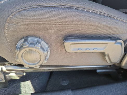 Used 2023 Jeep Wrangler Sport S image 15