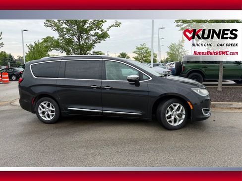 Used 2020 Chrysler Pacifica Limited FWD image 4