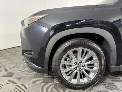 Used 2025 Toyota Grand Highlander AWD image 5