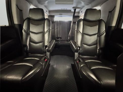 Used 2020 Cadillac Escalade ESV Luxury w/ Escalade Sport Edition RWD image 35