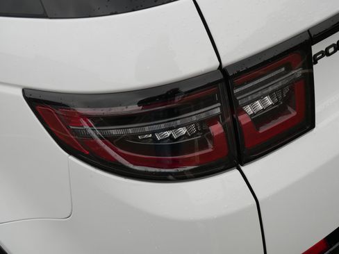 Used 2024 Land Rover Discovery Sport Dynamic SE image 17