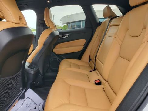Used 2020 Volvo XC60 T5 Momentum AWD/4WD image 26