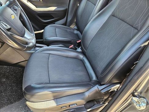 Used 2018 Chevrolet Trax LT w/ LT Convenience Package image 14
