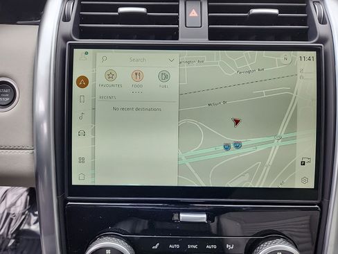 Used 2025 Land Rover Discovery S image 21