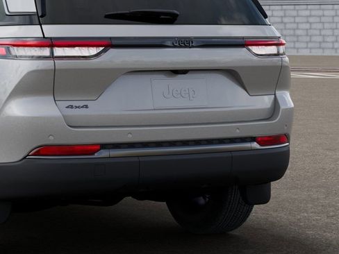 New 2026 Jeep Grand Cherokee Altitude AWD/4WD image 13
