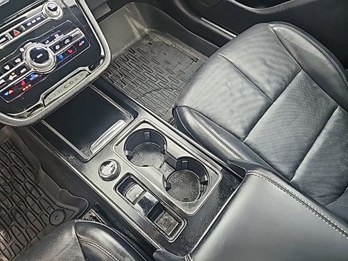 Used 2022 Lincoln Corsair AWD w/ Premium Package image 19