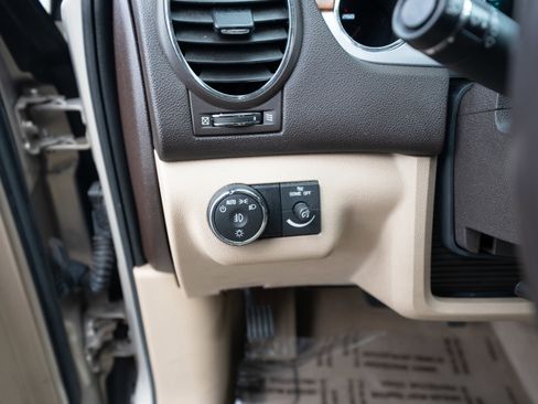 Used 2010 Buick Enclave CXL image 11