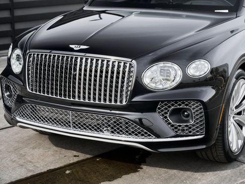Used 2023 Bentley Bentayga Extended Wheelbase image 7