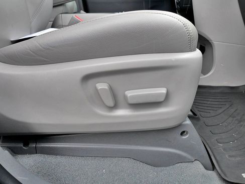 Used 2020 Toyota Sienna XLE Premium image 12