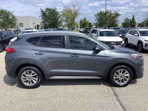 Used 2017 Hyundai Tucson SE w/ SE Popular Package 02 AWD/4WD image 4