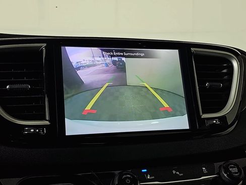 Used 2023 Chrysler Pacifica Touring-L FWD image 20