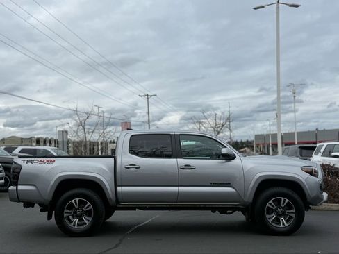 Used 2018 Toyota Tacoma TRD Sport image 6