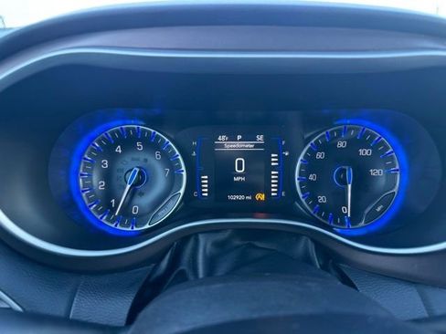 Used 2020 Chrysler Voyager Lxi FWD image 17