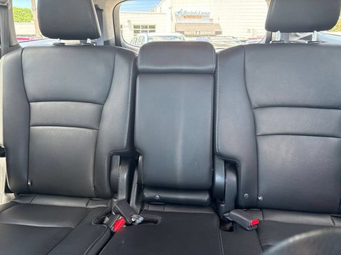 Used 2021 Honda Pilot Touring image 12
