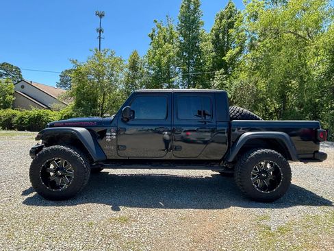 Used 2023 Jeep Gladiator Rubicon w/ Cold Weather Group AWD/4WD image 2