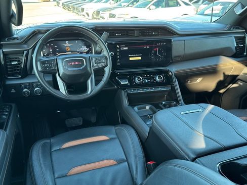 Used 2025 GMC Sierra 2500 AT4 image 7
