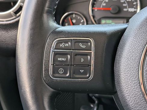 Used 2018 Jeep Wrangler Unlimited Sahara w/ Connectivity Group AWD/4WD image 28
