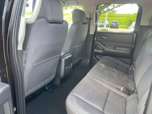 Used 2022 Nissan Frontier SV AWD/4WD image 18