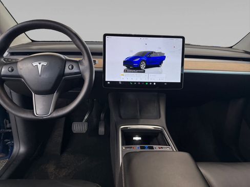 Used 2023 Tesla Model Y AWD image 10