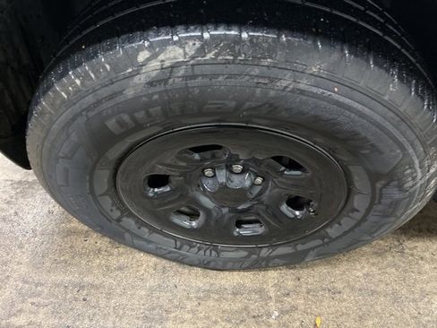 Used 2020 Nissan Frontier S image 8