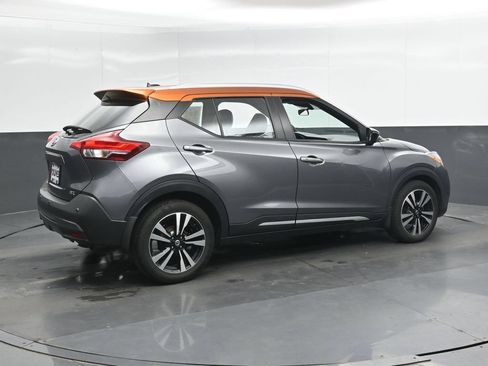Used 2020 Nissan Kicks SR w/ SR Premium Package FWD image 3