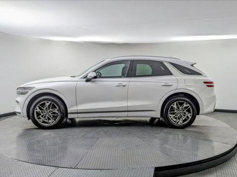 Used 2022 Genesis GV70 2.5T w/ Select Package image 3