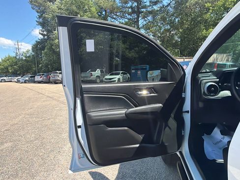 Used 2023 Chevrolet Colorado LT RWD image 17