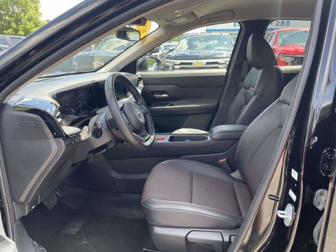 Used 2025 Nissan Kicks SR FWD image 4
