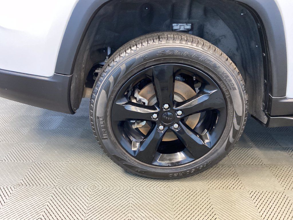 Certified 2025 Jeep Grand Cherokee L Limited w/ Black Appearance Package AWD/4WD image 37