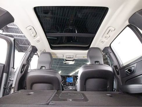 Certified 2025 Volvo V60 B5 Cross Country Plus AWD/4WD image 29