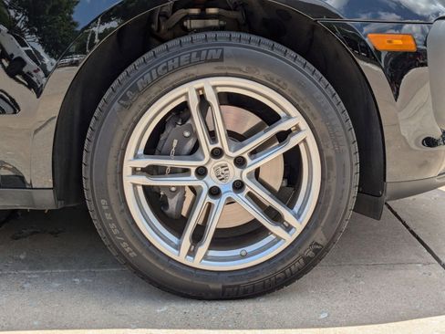 Used 2025 Porsche Macan image 29