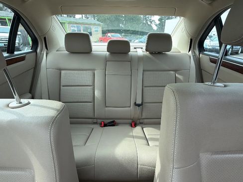 Used 2010 Mercedes-Benz E 350 4MATIC Sedan image 10