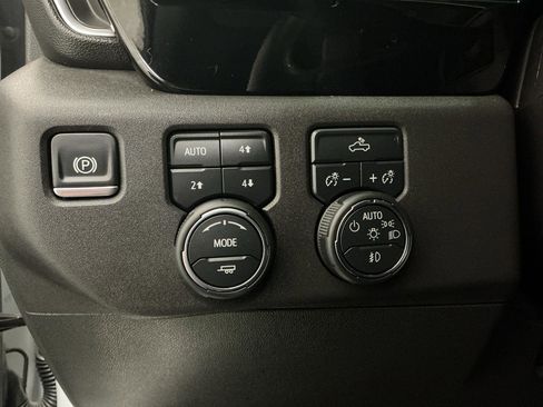 Used 2024 Chevrolet Silverado 1500 LT Trail Boss w/ Protection Package AWD/4WD image 17