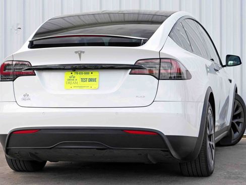 Used 2022 Tesla Model X Plaid image 5