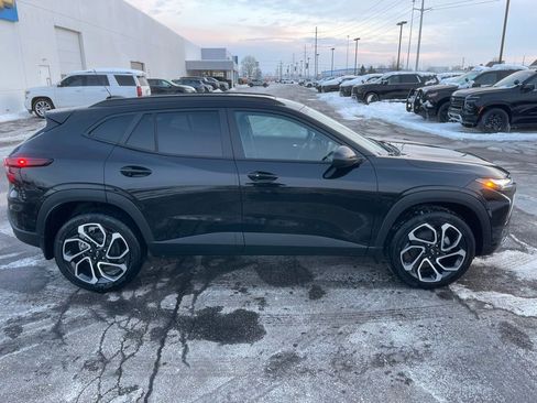 New 2026 Chevrolet Trax RS w/ Sunroof Package image 8