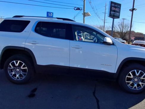 Certified 2023 GMC Acadia SLT image 9